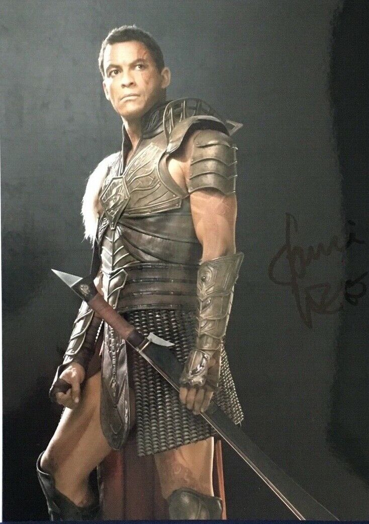 DOMINIC WEST - POPULAR BRITISH ACTOR - EXCELLENT SIGNED Photo Poster paintingGRAPH