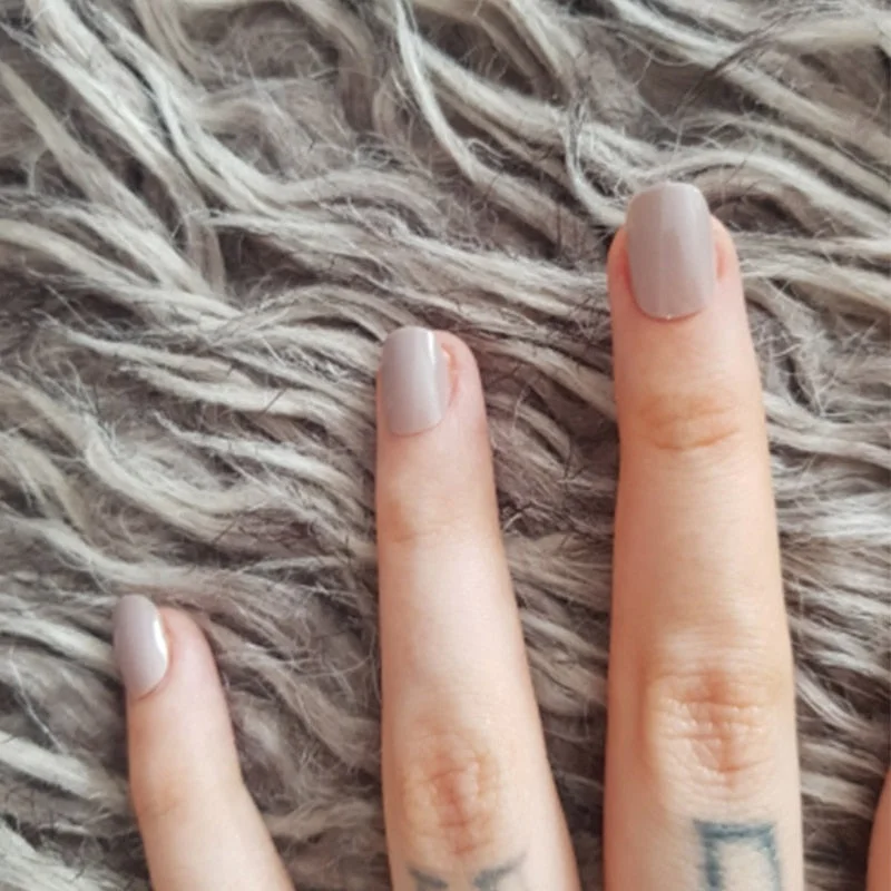 24pcs Wholesales Fake Nails For Women Light Color Solid Color Short Nail Tips Fingernail DIY Nail Art False Nails with Glue-Nail Inspo