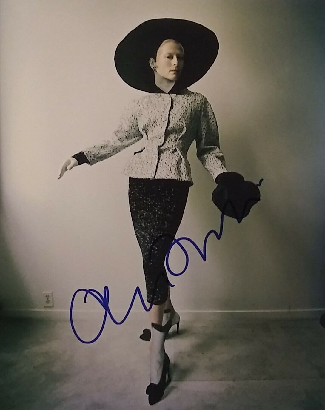 Tilda Swinton signed 8 x 10