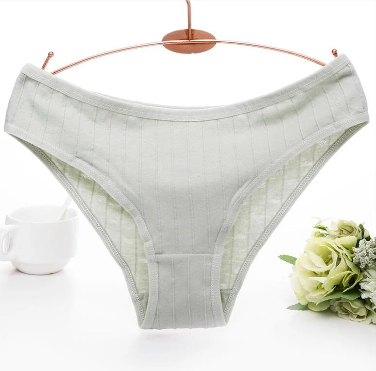 Women Panties Cotton Underwear Solid Color Briefs Female Underpants Intimate Lingerie Sexy Women's Pantys Embossed Heart Pattern