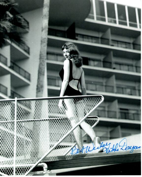 VIKKI DOUGAN signed autographed Photo Poster painting