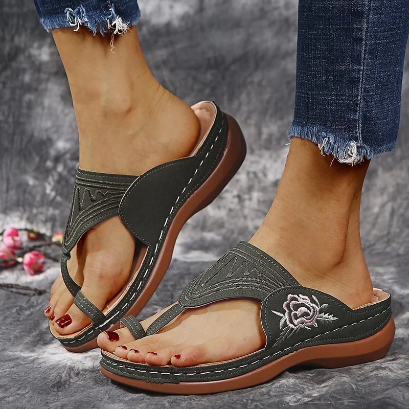 2021 Summer Comfortable Sandals Women Low Heel Wear-resistant Anti-slip Large Size Retro With Thick Bottom Comfortable Sandals