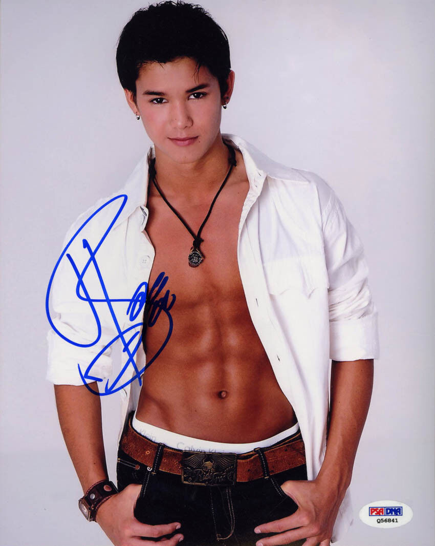 Boo Boo Stewart SIGNED 8x10 Photo Poster painting Decendants Twilight PSA/DNA AUTOGRAPHED