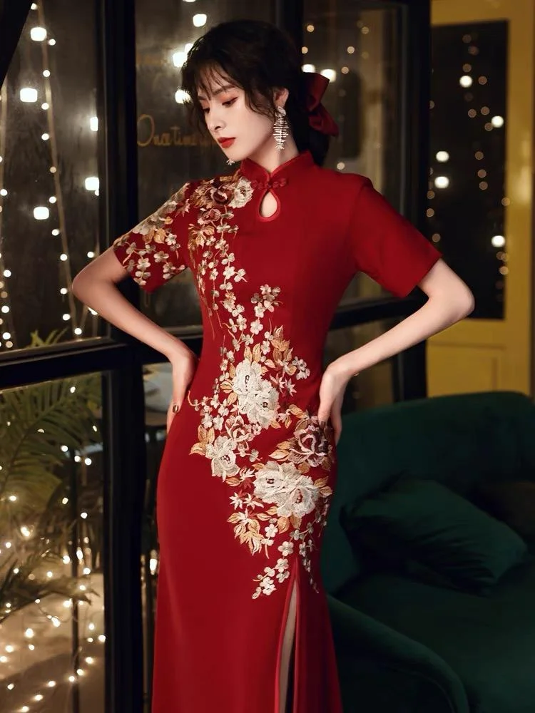 Floral embroidery, butterfly mesh fabric, long red Qipao
