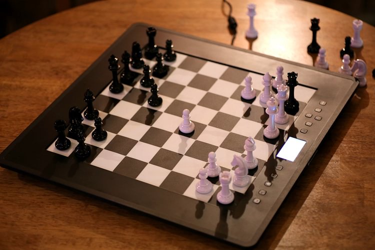 Millennium Chess Computer - The King Competition