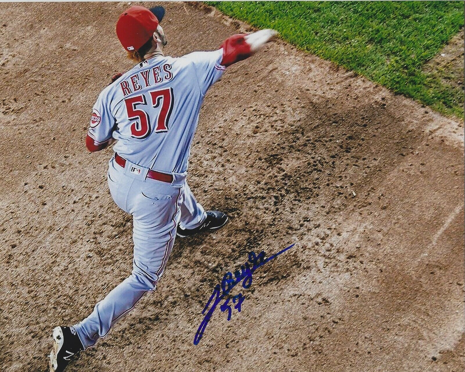 Autographed JESUS REYES Cincinnati Reds 8X10 Photo Poster painting w/ COA