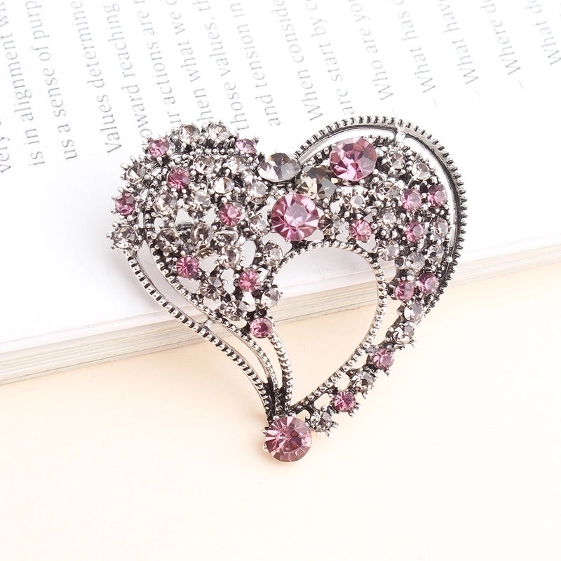 Sweet Shiny Heart Shape Alloy Inlay Rhinestones Women’s Brooches