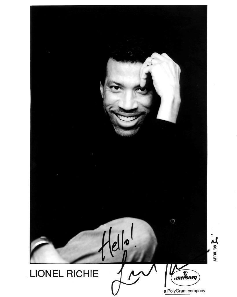 Lionel Richie SIGNED AUTOGRAPHED 10 X 8