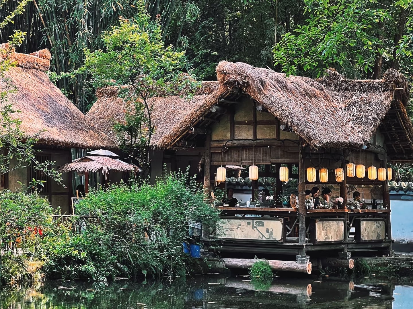 3-Day Chengdu Highlights Tour: Panda Base, Dujiangyan, Bioluminescent Night View&History 