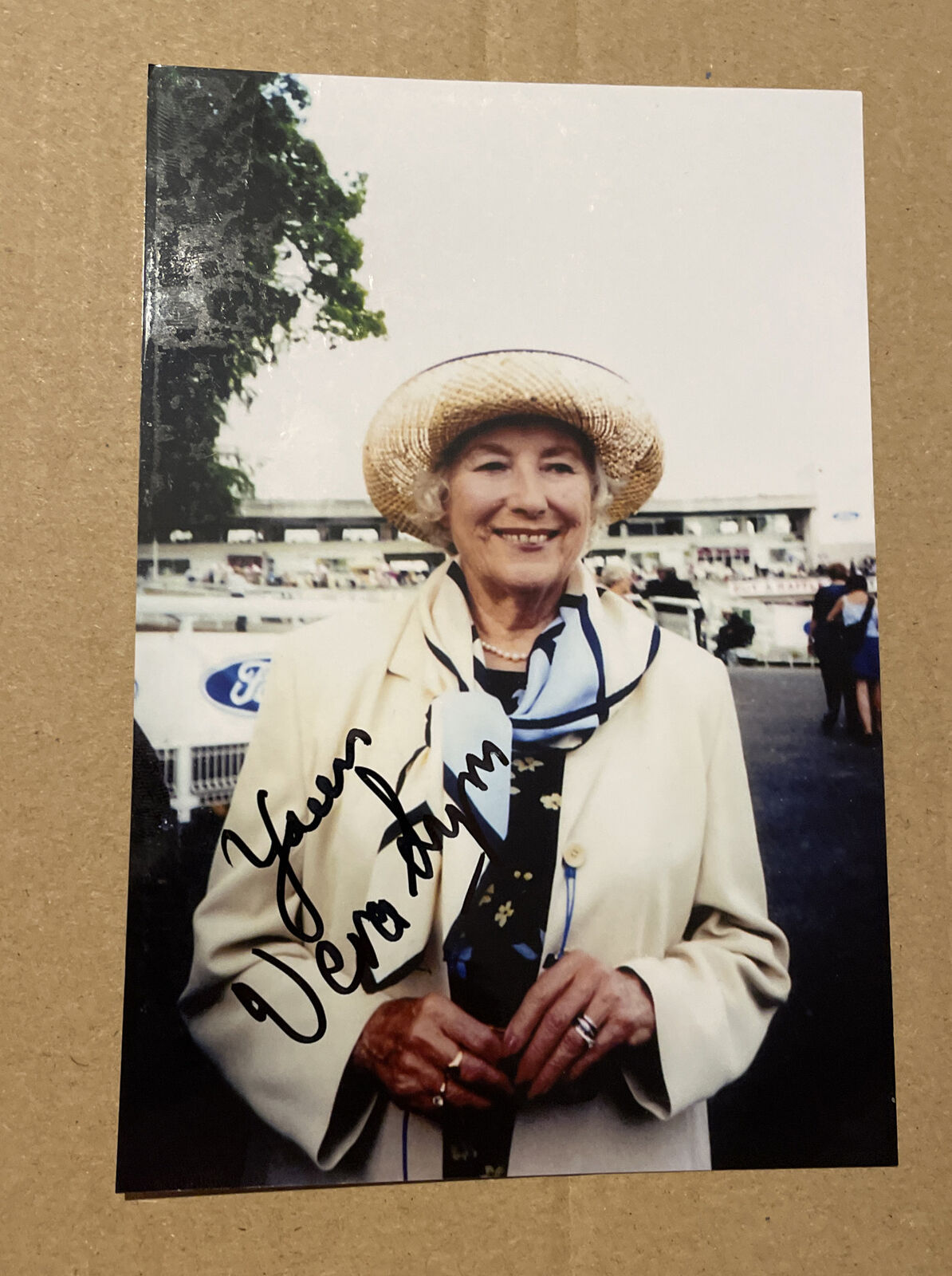 Vera Lynn - WW2 Forces Sweetheart - 6x4 Photo Poster painting Hand Signed Autograph Singer