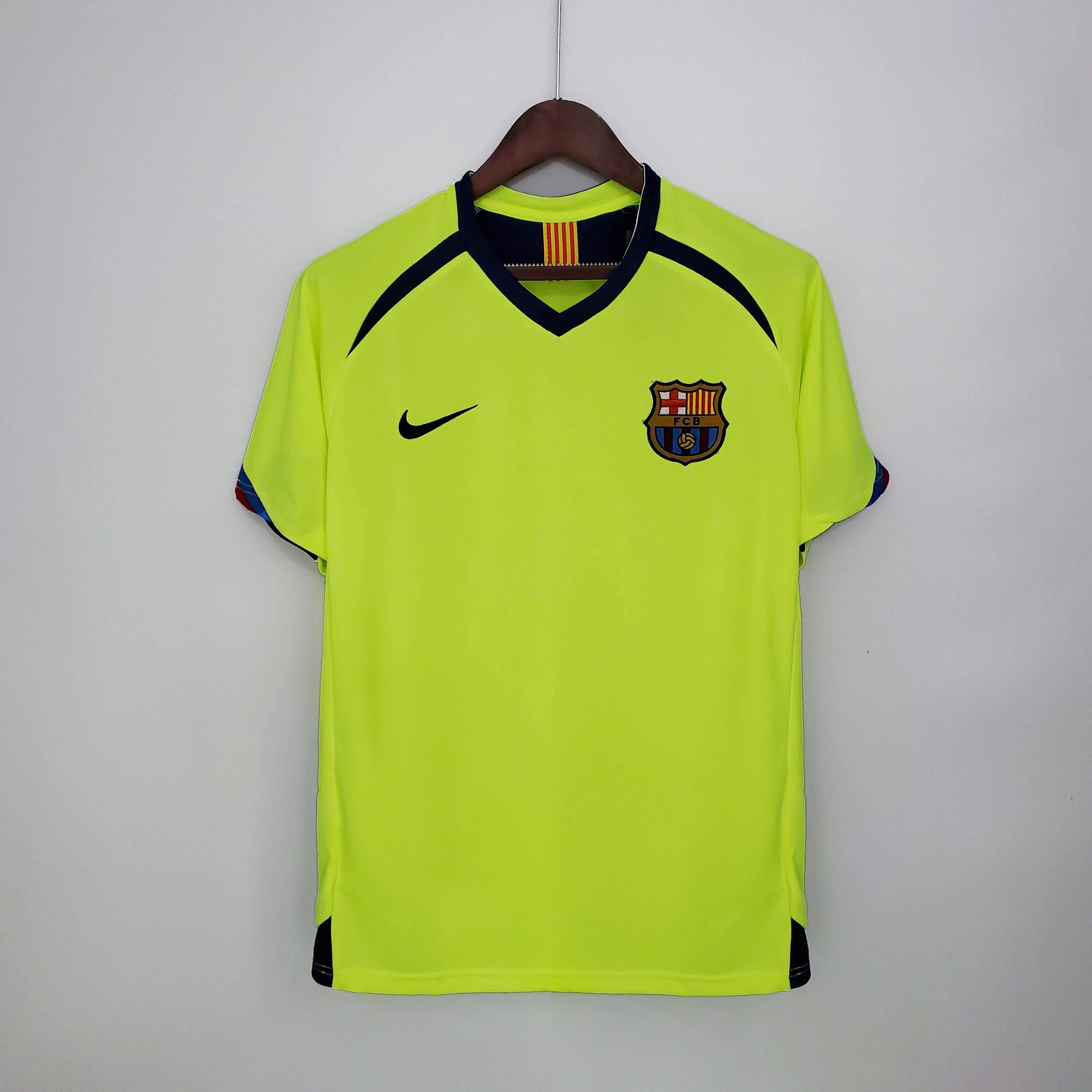 2005/2006 Retro Barcelona Away Football Shirt 1:1 Thai Quality