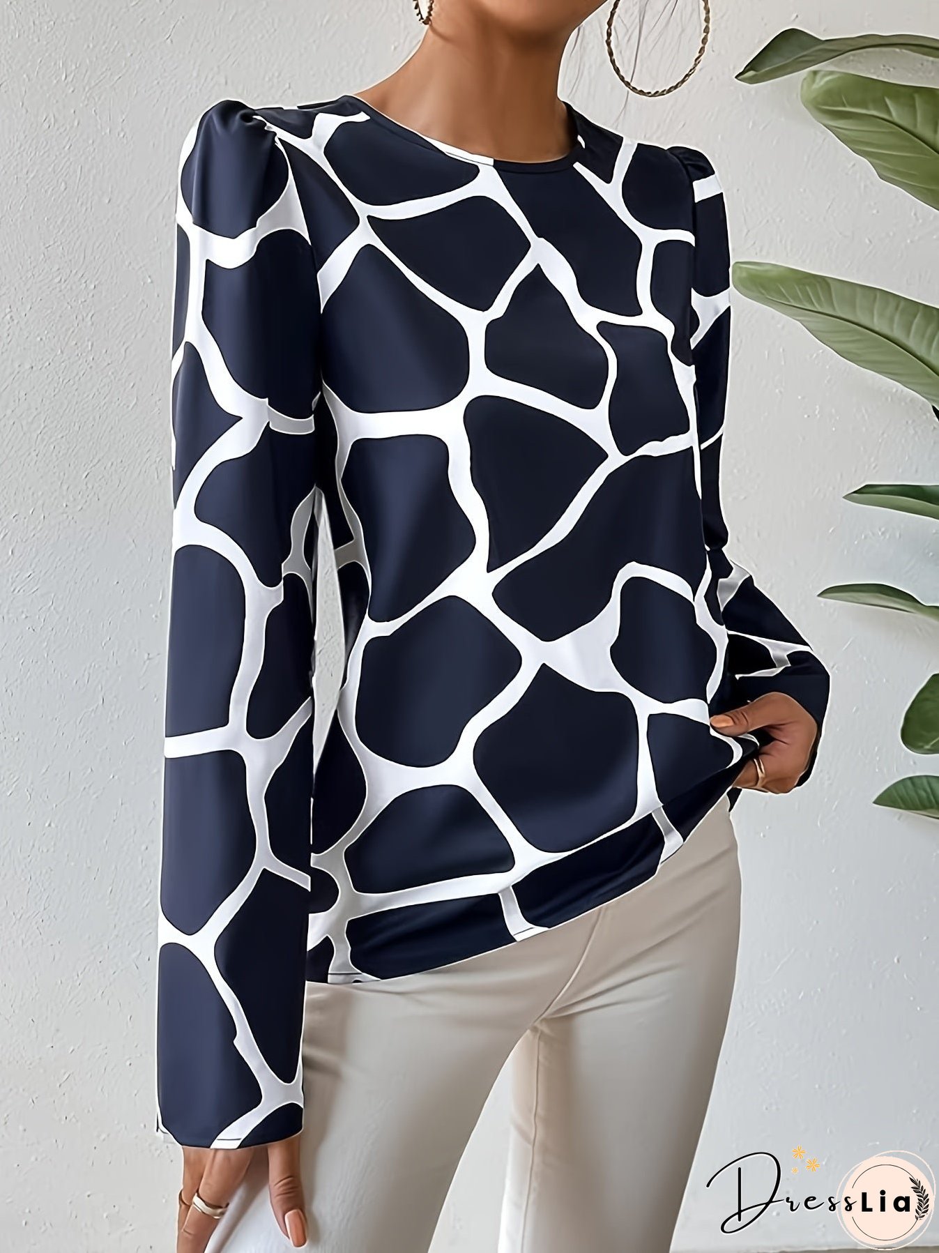 Giraffe Print Blouse, Casual Crew Neck Long Sleeve Blouse, Women's Clothing