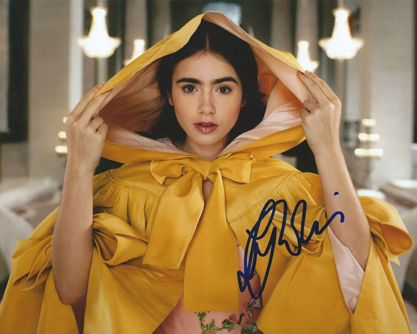 **GFA Mirror Mirror *LILY COLLINS* Signed 8x10 Photo Poster painting PROOF AD1 COA**