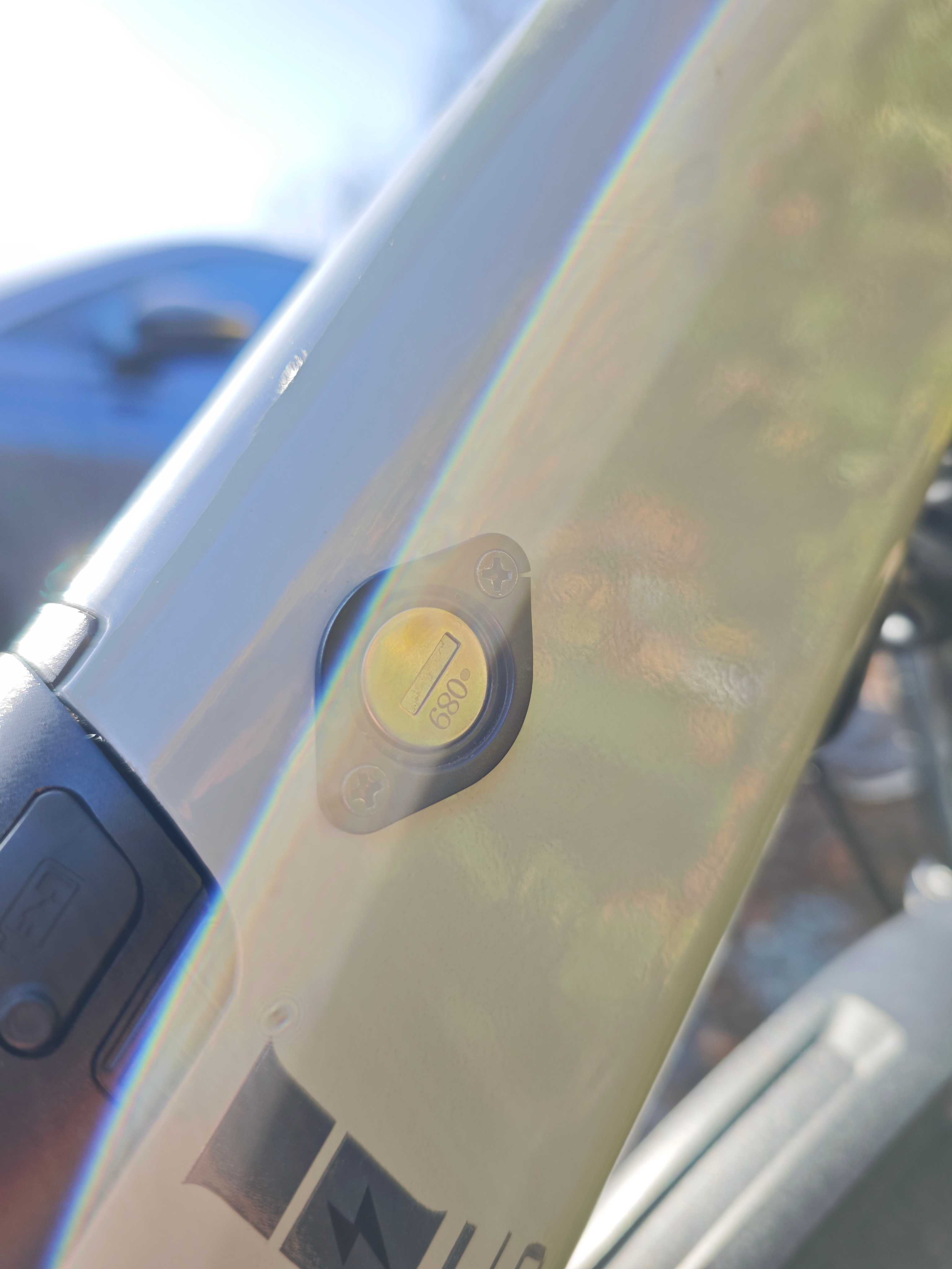 GN27 Battery Key + Lock