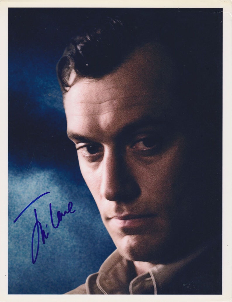 Jude Law Signed Autographed Glossy 8x10 Photo Poster painting - COA Matching Holograms