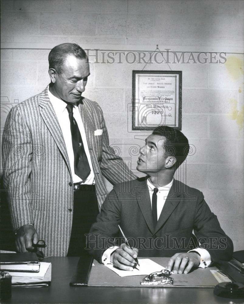 Press Photo Poster painting Phil Philip Millbury Massachusetts High School Brandels University