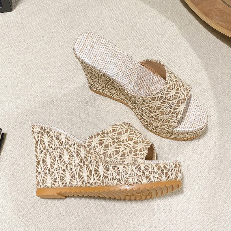 Yyvonne Women's Shoes Summer New Solid-Colored Slope And Large-Size Cool Slippers Women 2025 Fashion Wearing Sandals