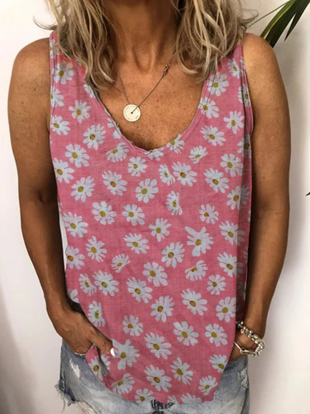 Casual Plus Size Daisy Floral Printed Sleeveless Tank Tops