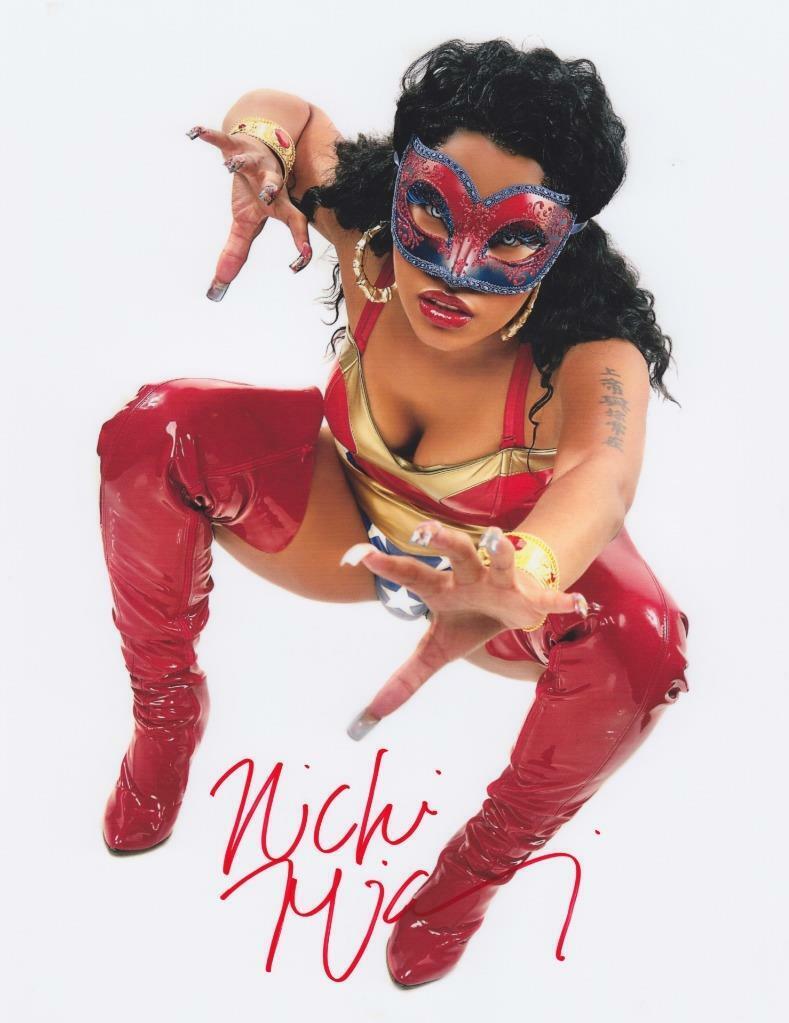 Nicki Minaj SIGNED AUTOGARPHED 10 X 8