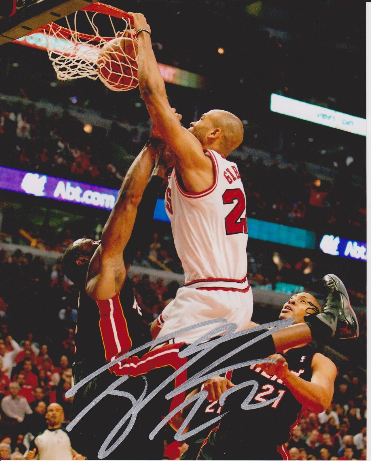 TAJ GIBSON signed CHICAGO BULLS 8x10 Photo Poster painting