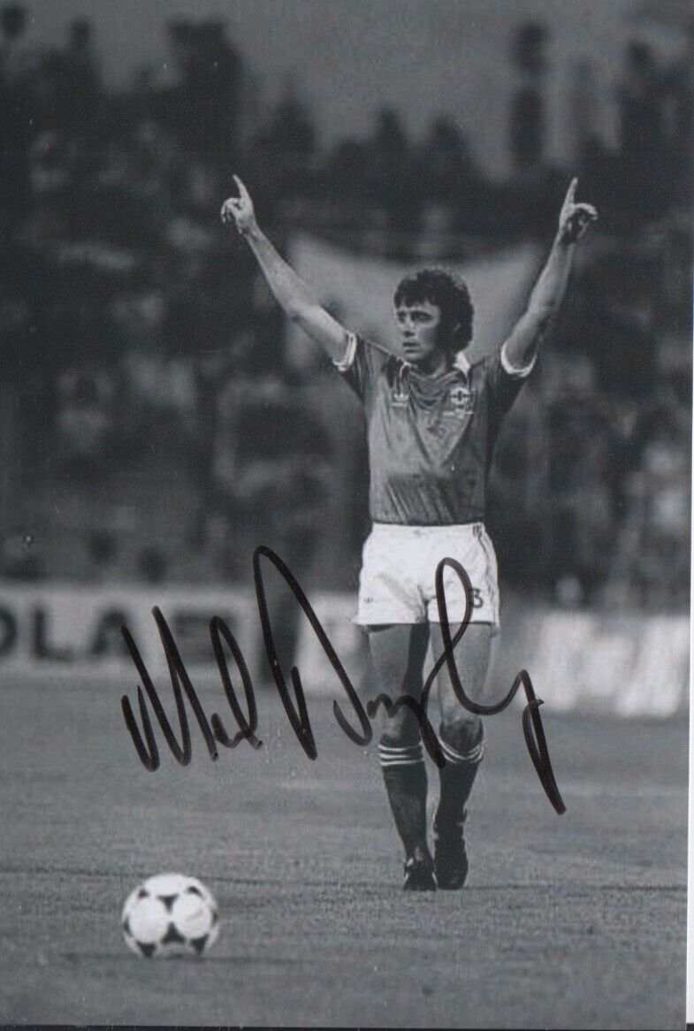 MAL DONAGHY HAND SIGNED 6X4 Photo Poster painting NORTHERN IRELAND FOOTBALL AUTOGRAPH 3