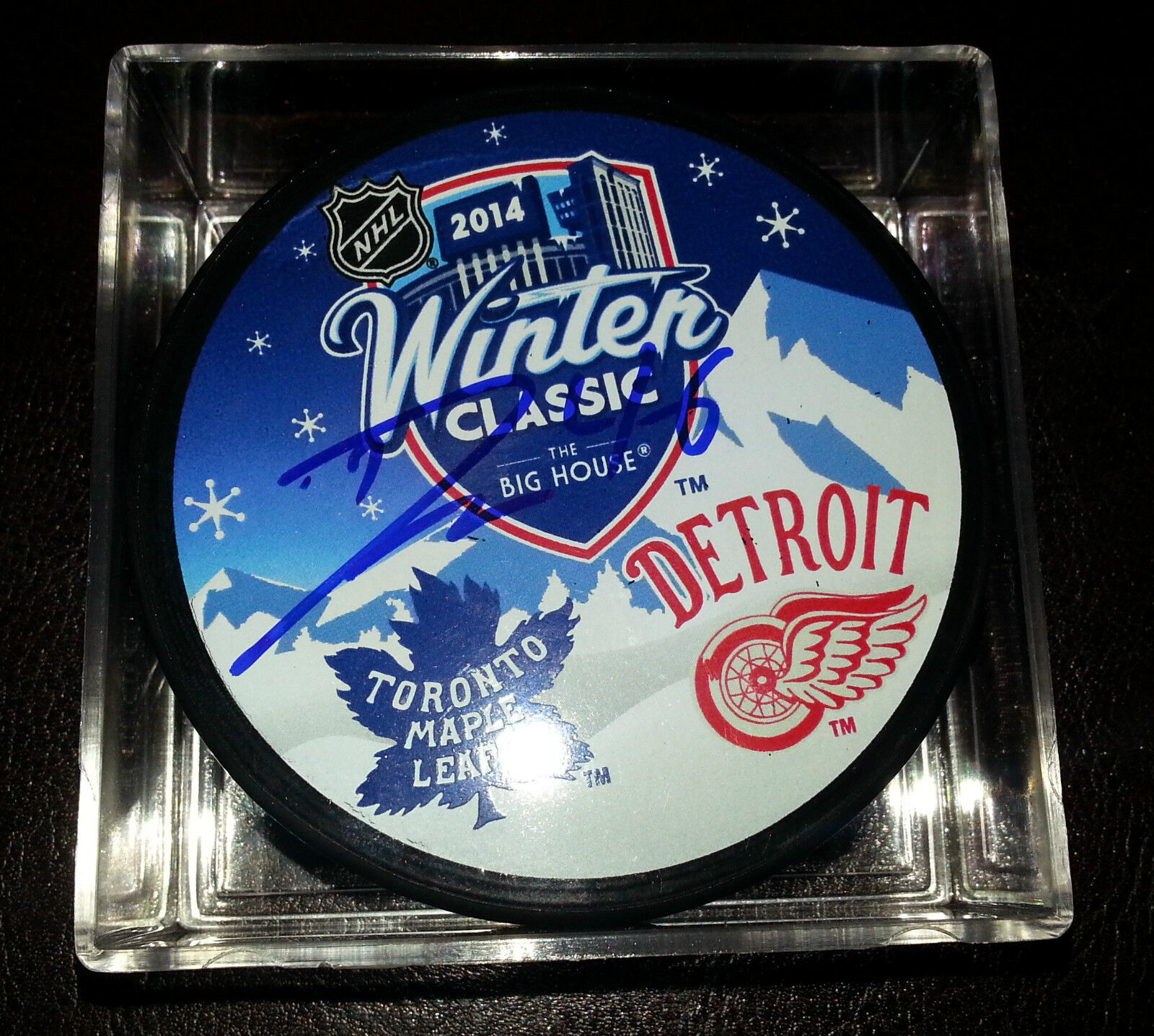 DAVID BROLL 'TORONTO MAPLE LEAFS' SIGNED 2014 WINTER CLASSIC PUCK *COA