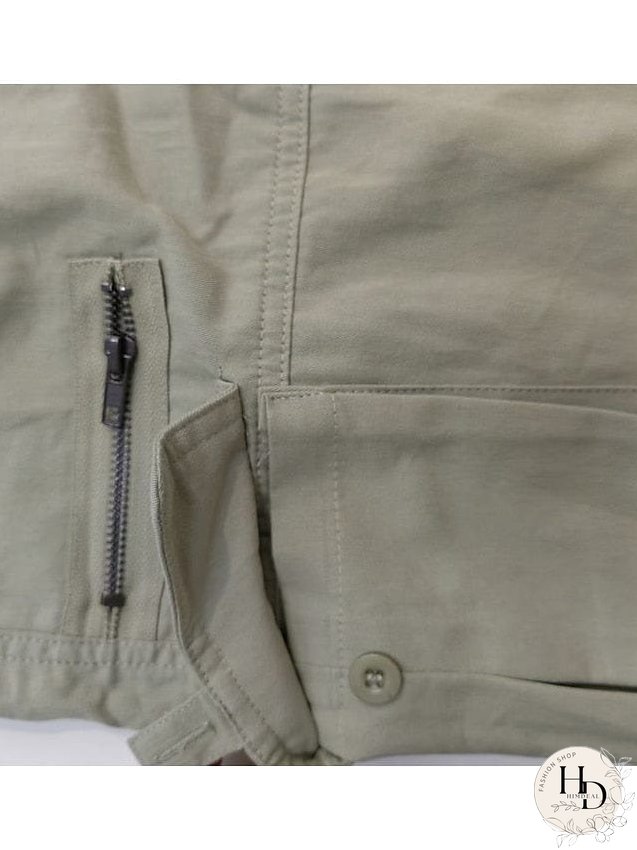 Streetwear-Inspired Black Cargo Pants