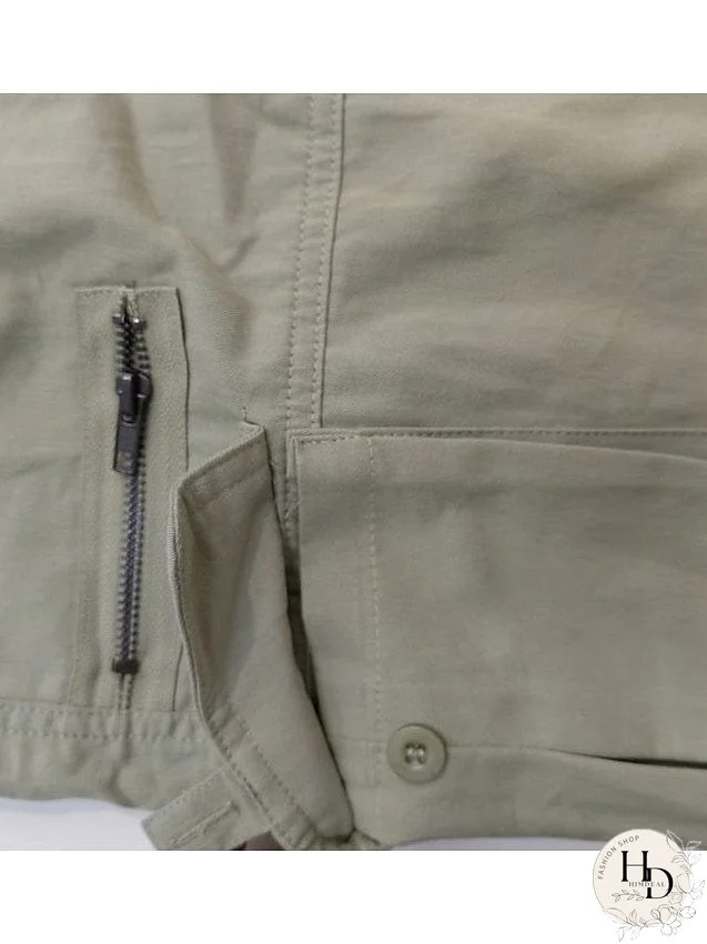 Streetwear-Inspired Black Cargo Pants