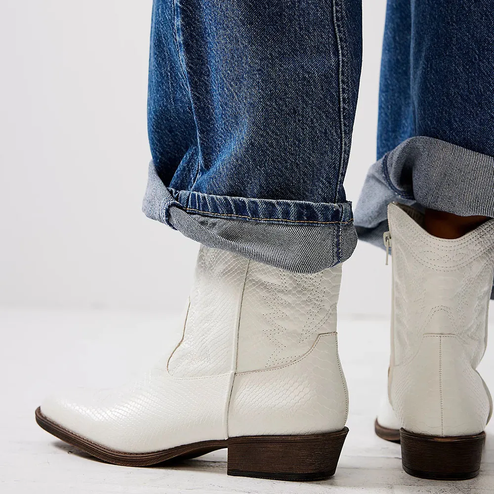 ROUND-TOE HIGH HEEL BOOTS IN WHITE SMOOTH LAMBSKIN