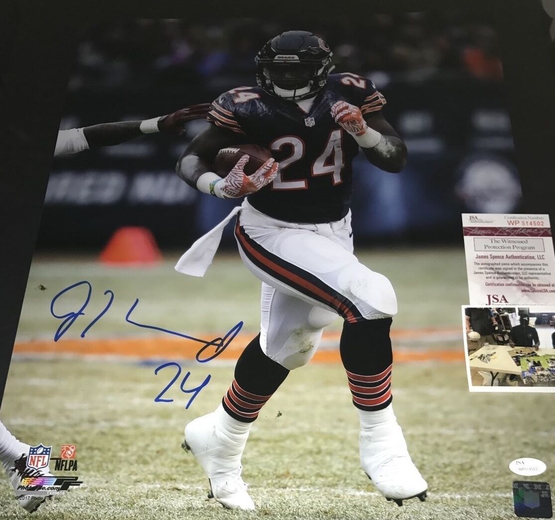 Jordan Howard Chicago Bears Autographed Signed 16x20 JSA WITNESS COA Blue 1