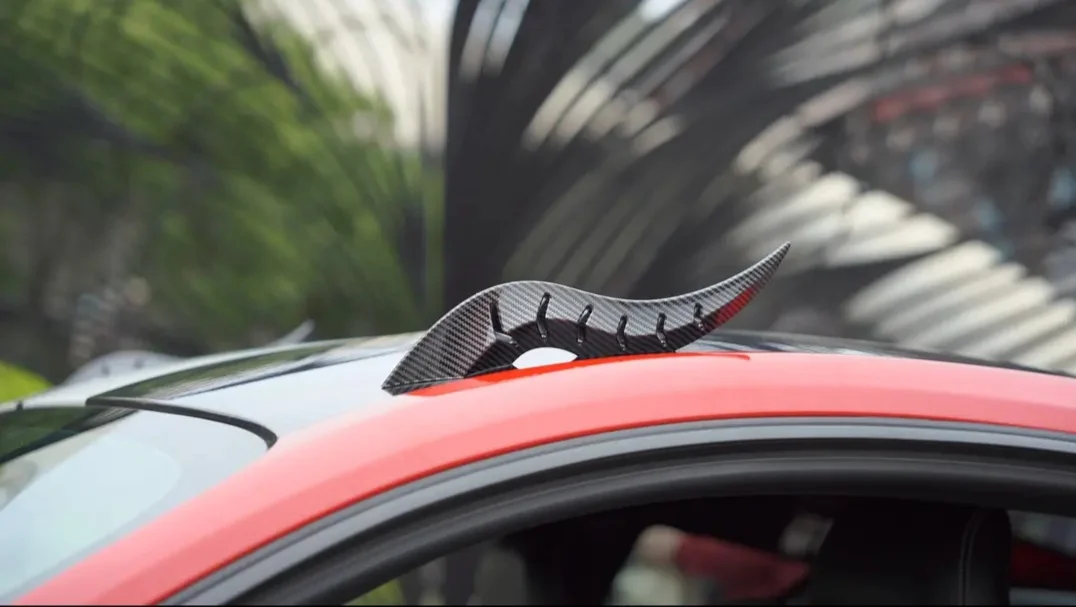 Car roof dragon corner modification