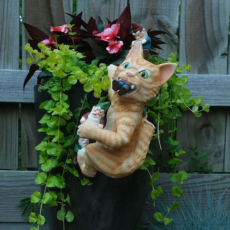 garden gnome massacre cat