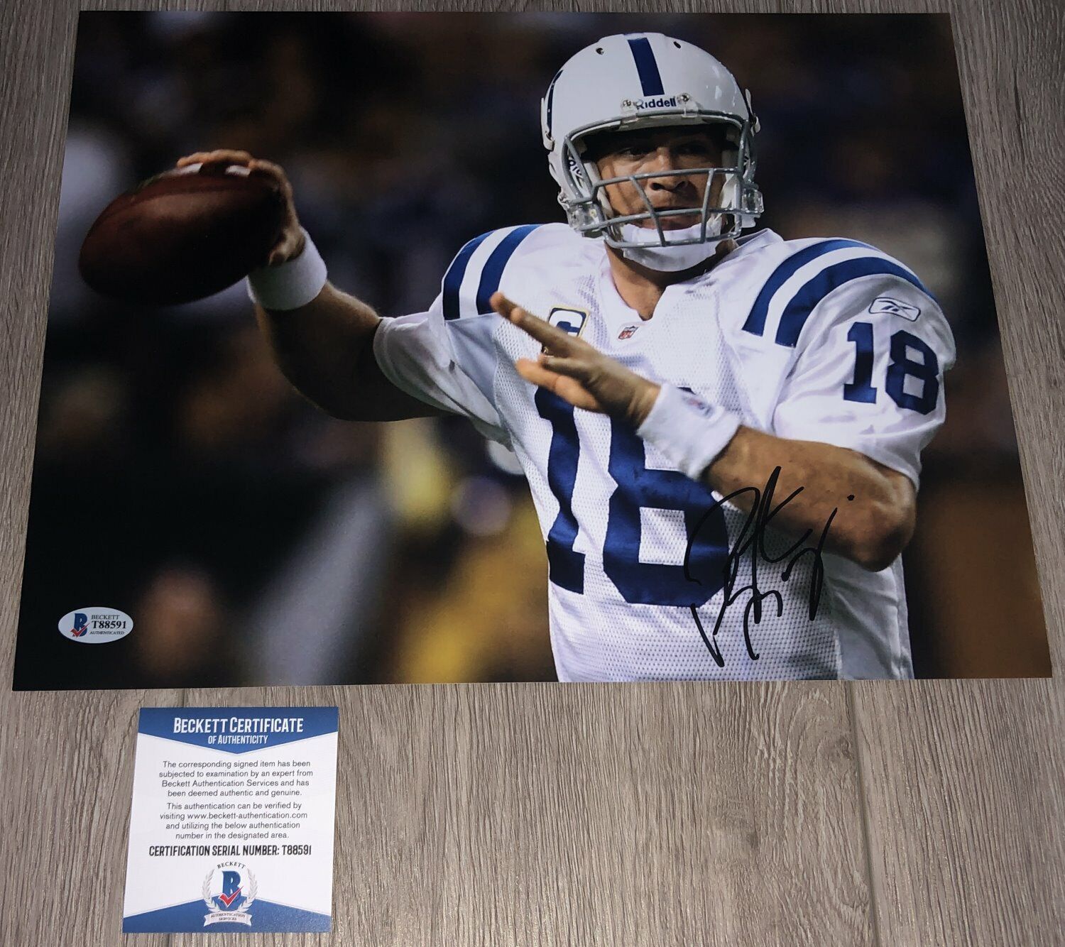 PEYTON MANNING SIGNED INDIANAPOLIS COLTS 11x14 Photo Poster painting w/PROOF & BECKETT BAS COA