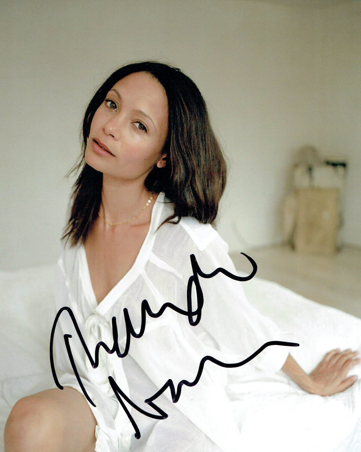 Thandie NEWTON SIGNED SEXY 10x8 Photo Poster painting AFTAL Autograph COA Actress Line of Duty