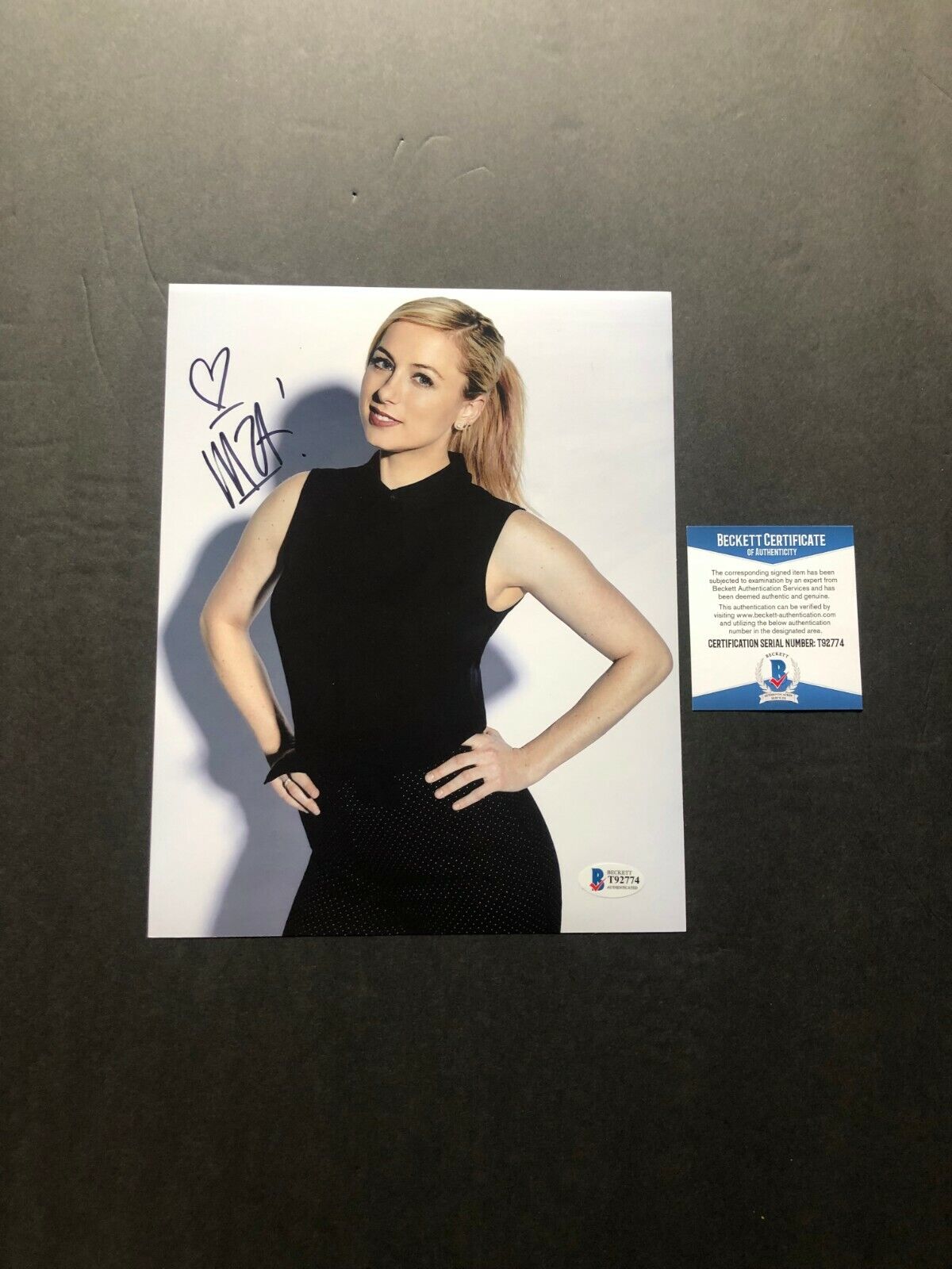Iliza Shlesinger Hot! signed autographed funny sexy 8x10 Photo Poster painting Beckett BAS Coa