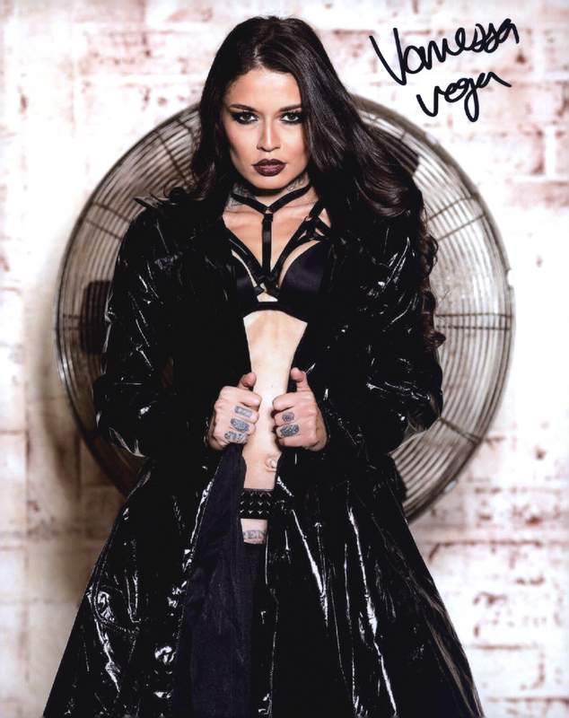 Vanessa Vega signed model 8x10 Photo Poster painting -PROOF- -CERTIFICATE- (A0033)