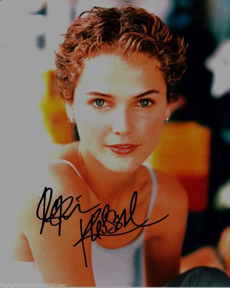 KERI RUSSELL AUTOGRAPHED SIGNED 8X10 PUBLICITY Photo Poster painting CLOSE UP WITH COA