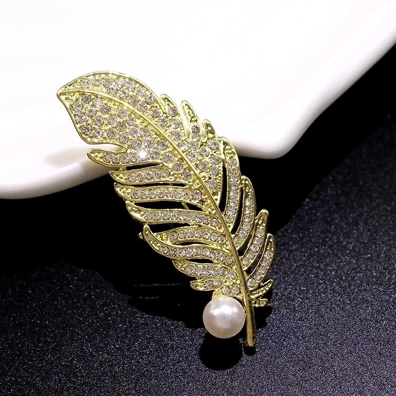 Elegant Glam Pin Geometric Alloy Plating Inlay Artificial Pearls Rhinestones Shell Women’s Brooches