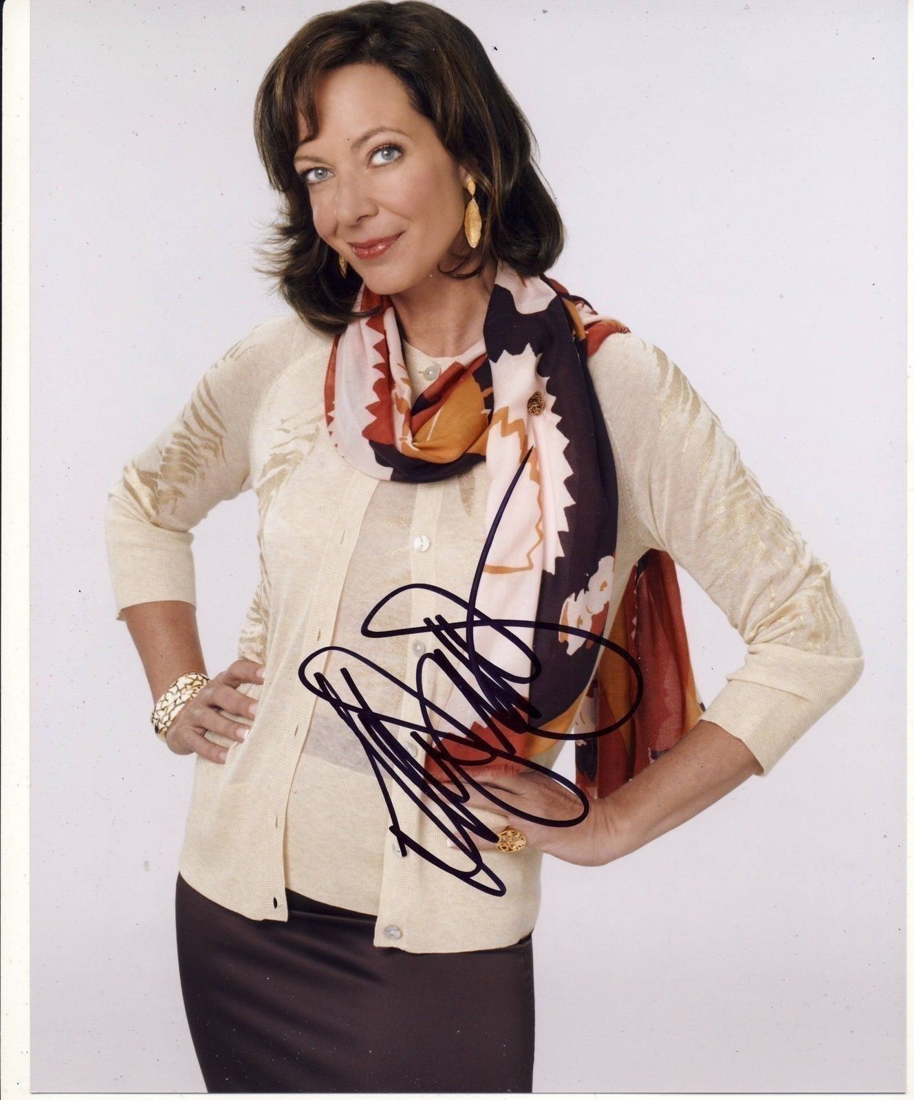 Allison Janney Autograph Signed 10x8 Photo Poster painting AFTAL [A0569]