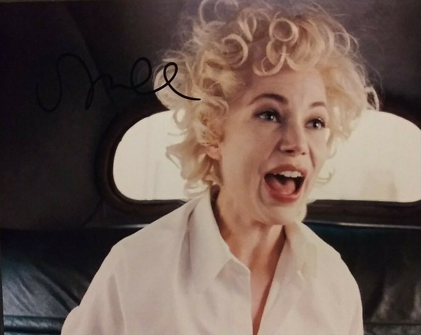 Michelle Williams signed 8x10