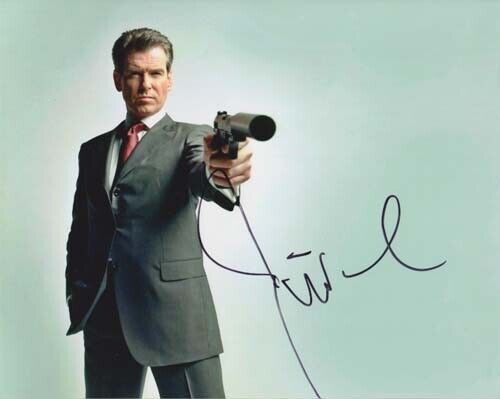 PIERCE BROSNAN 007 JAMES BOND AUTHENTIC AUTOGRAPH AS JAMES BOND CLASSIC POSE DAD