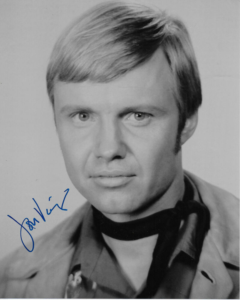 Jon Voight Original Autographed 8X10 Photo Poster painting