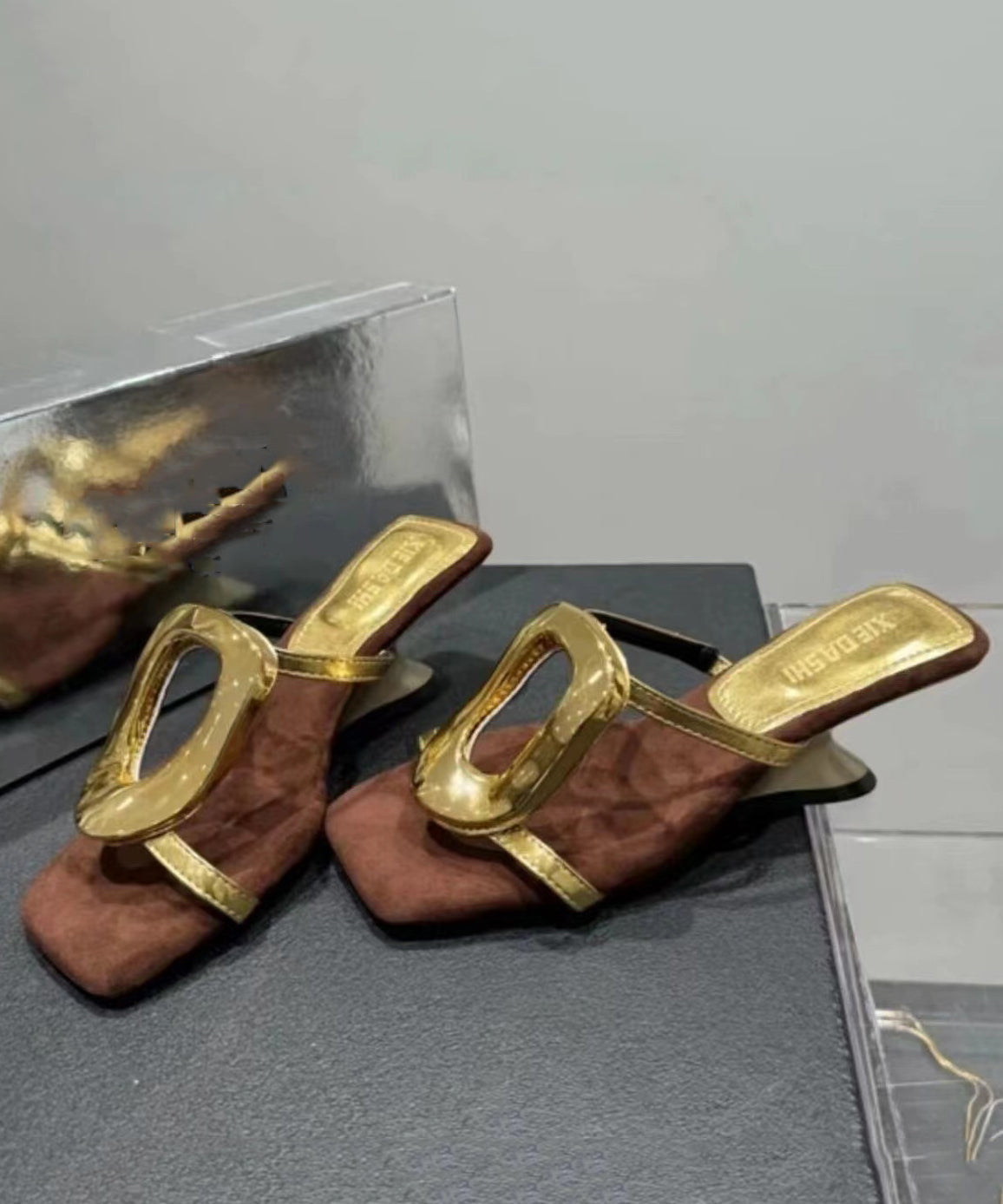 VCSHOES Splicing Wedge Heels Gold Faux Leather Slide Sandals