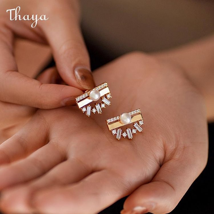 Thaya 925 Silver Pearl Scalloped Sterling Silver Stud Earrings