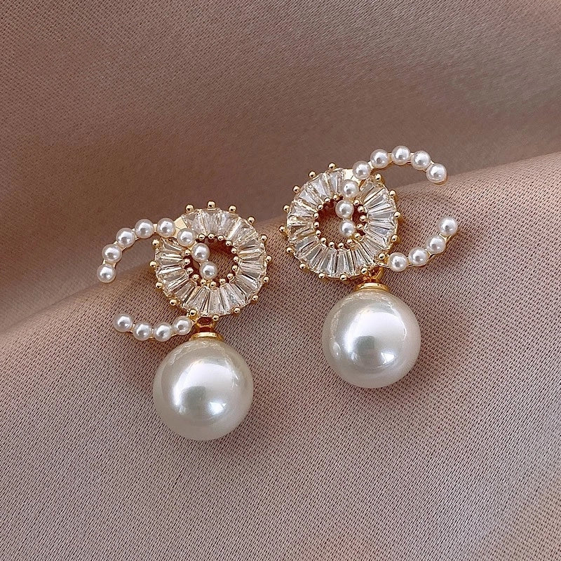New 925 Silver Needle Earrings Light Luxury Double C Pearl Earrings Women’s Niche Design Sense Earrings New Fashion Live Supply