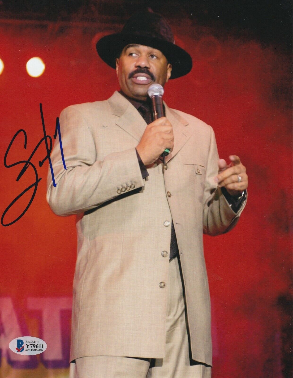 STEVE HARVEY Signed 8x10 Photo Poster painting with Beckett COA