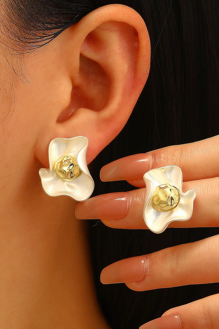 Flower Design Fashionable Stud Earrings