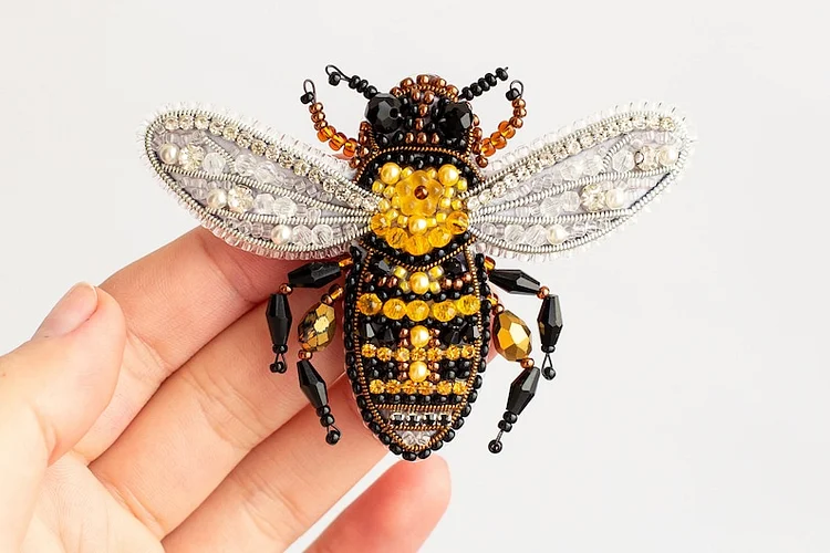 Honey Bee Bead embroidery kit. Seed Bead Brooch kit. DIY Craft kit. Beadweaving Kit. Needlework beading. Handmade Jewelry Making Kit