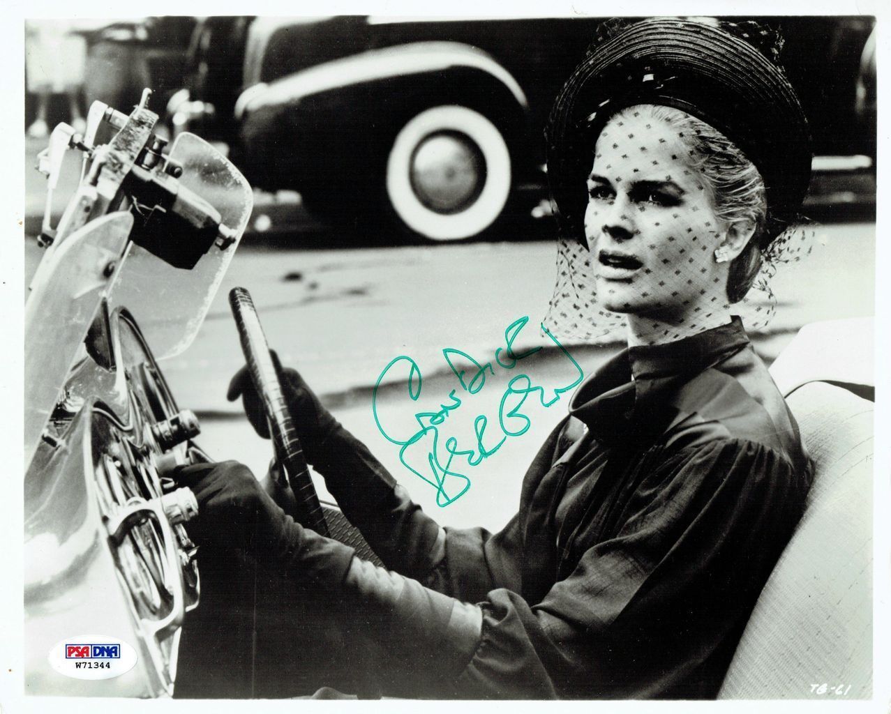 Candice Bergen Signed Authentic Autographed 8x10 Photo Poster painting PSA/DNA #W71344