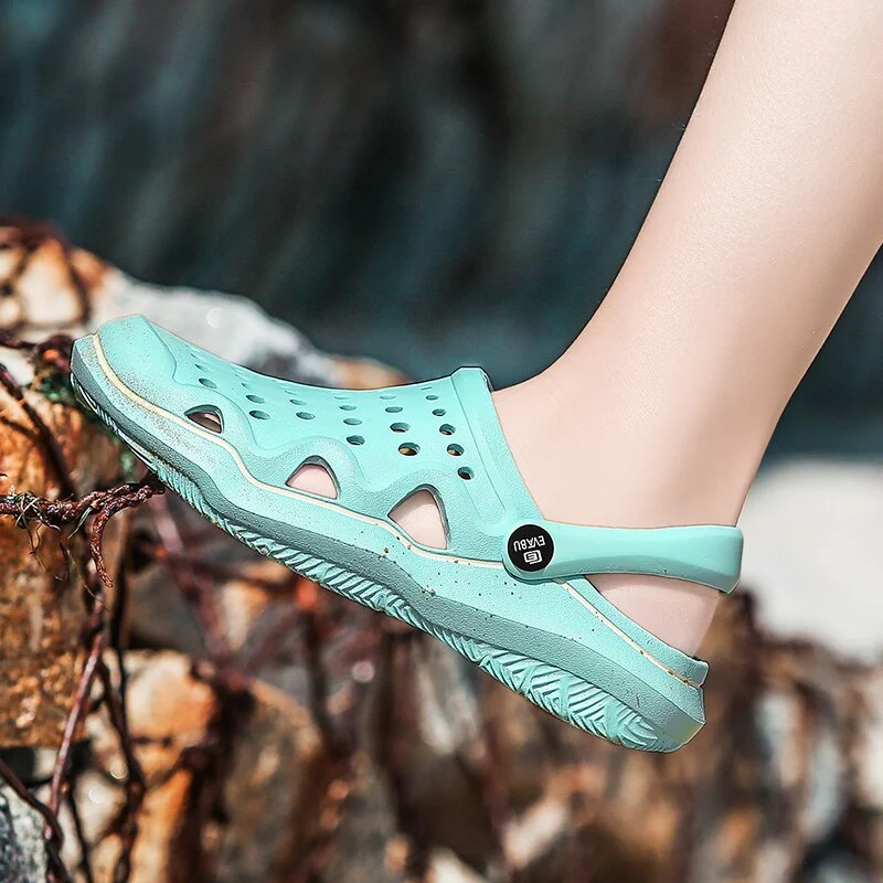 2022 Summer New Men's Clogs Sandals EVA Lightweight Beach Slippers Non-slip Mule Men Women Garden Clog Shoes Casual Flip Flops